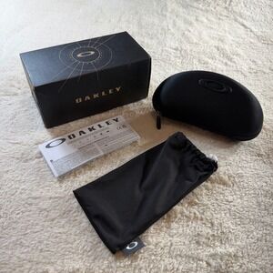 Oakley Black Hard Shell Sunglass Case Zipper Closure Logo Emblem